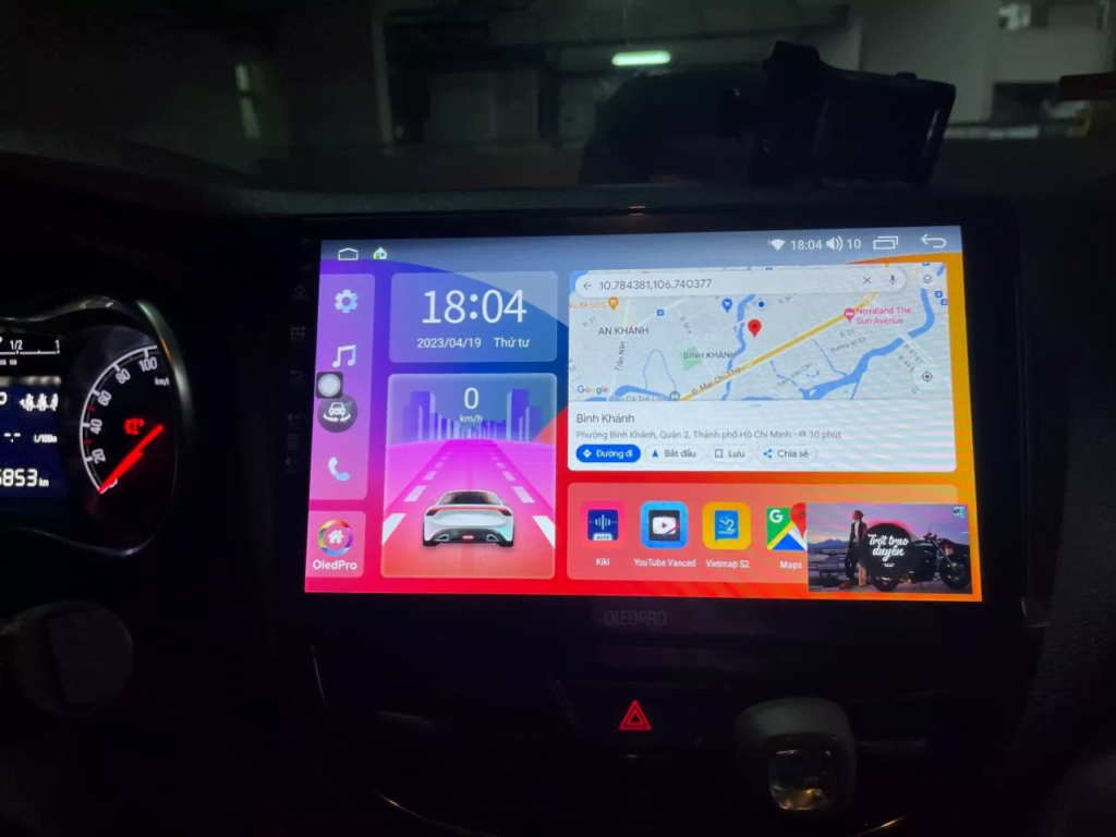 Màn hình Android kèm mặt dưỡng 9 inch độ chế cho xe tải