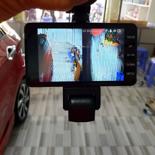 Camera hành trình ô tô A12pro 3 mắt màn hình 4in 88 Camera hành trình ô tô A12pro 3 mắt màn hình 4in