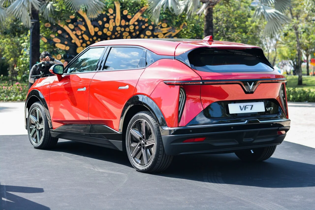 Sau 3 tháng sử dụng, chủ xe VinFast VF 7 khen ngợi: "Vượt trội hơn xe xăng" 22 Mẫu xe SUV cỡ C của VinFast được trang bị nhiều tính năng công nghệ vượt trội.