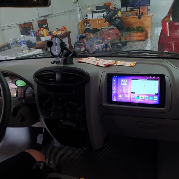 Màn hình Android kèm mặt dưỡng 9 inch độ chế cho xe tải 40 Màn hình Android kèm mặt dưỡng 9 inch độ chế cho xe tải