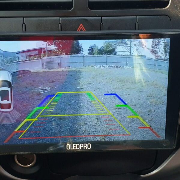 Màn hình Android kèm mặt dưỡng 9 inch độ chế cho xe tải 44 Camera lùi tích hợp trên Màn hình Android xe tải