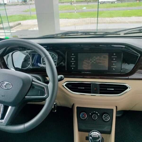 Mặt dưỡng xe tải độ chế màn Android 9 inch